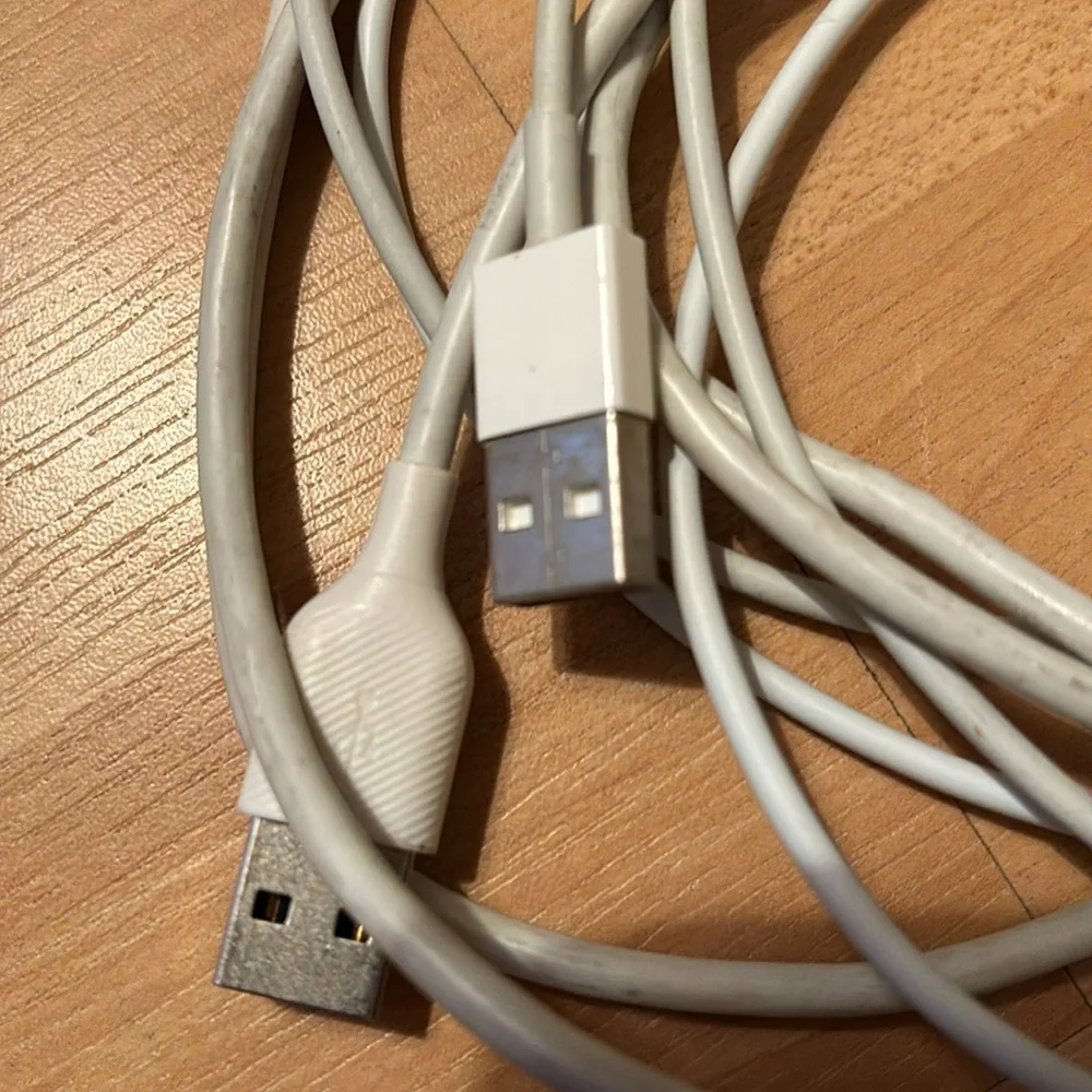 3 pack Apple charging cables 3 And 6 Ft and Apple headphones